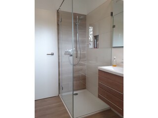 Modernes Badezimmer