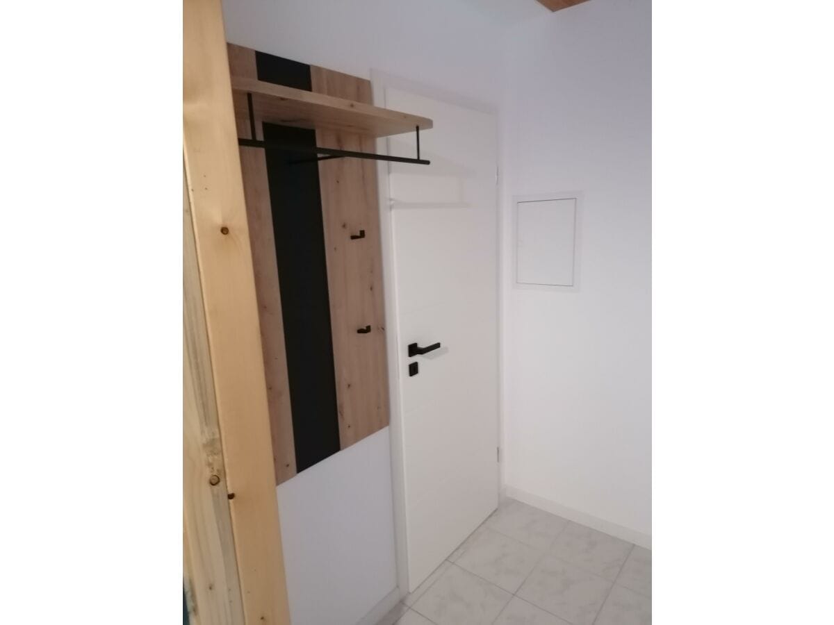 DG-Wohnung -Garderobe