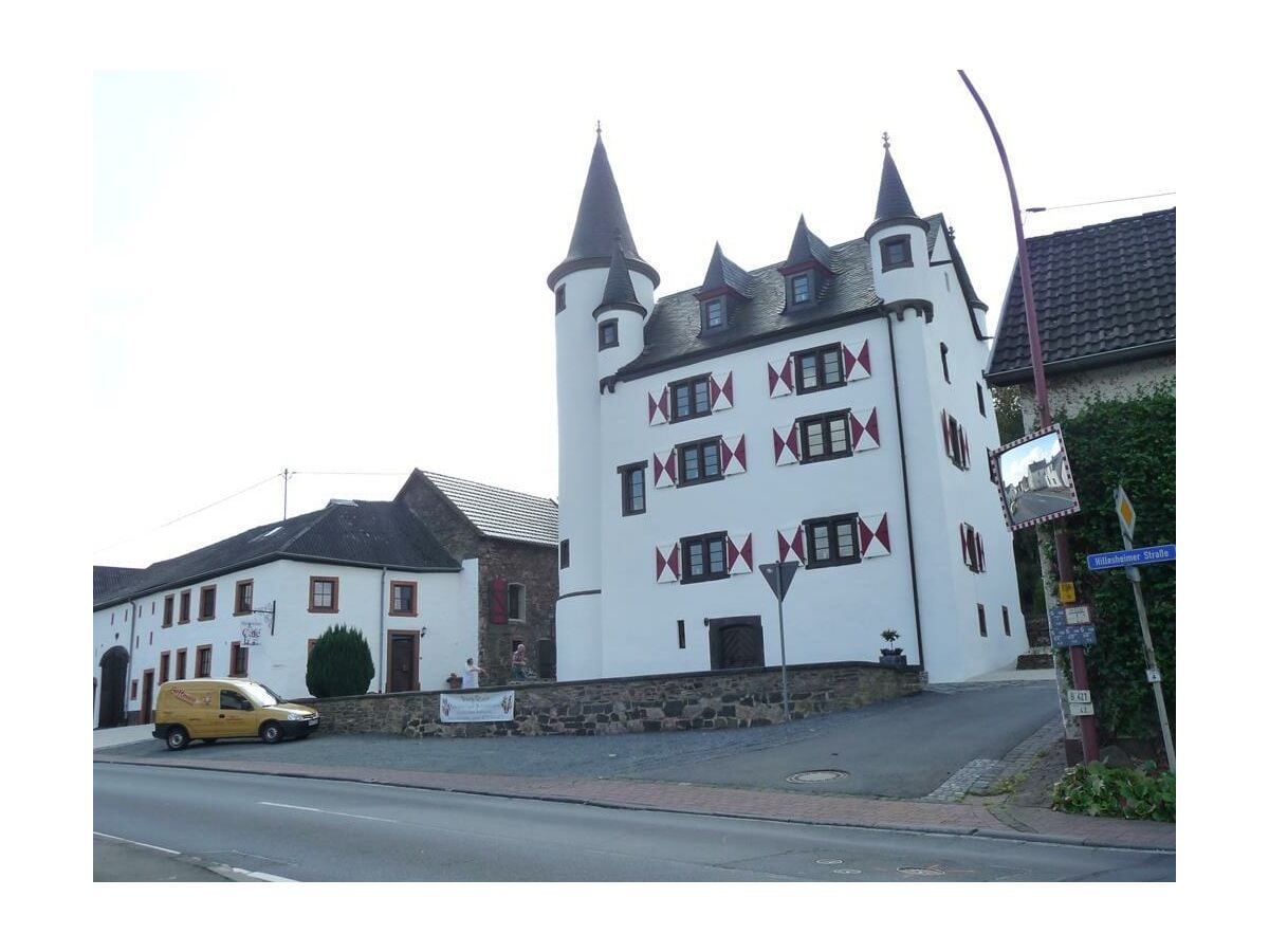 Burg Dreis mit Cafe