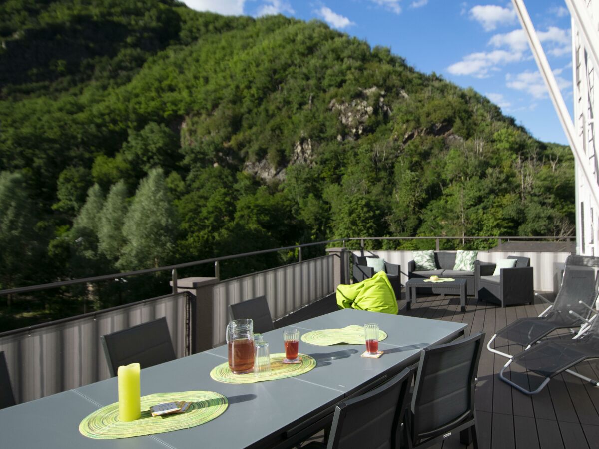 FeWo Maare Terrasse 12Prs Tisch Blick zum Palmberg