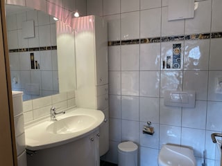 Rubin Larix Badezimmer