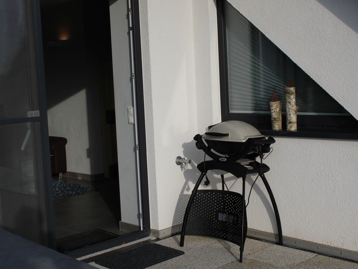 Grill auf dem Balkon