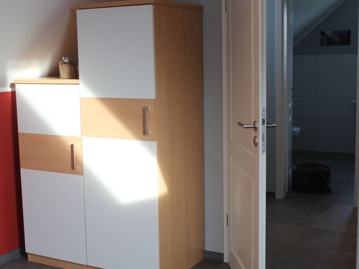 DG Zimmer Kleiderschrank