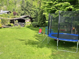 Spielplatz mit Gartenhütte