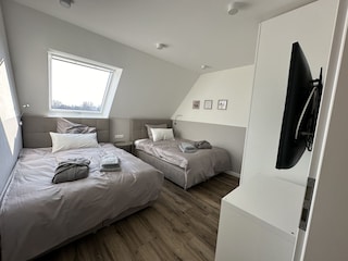 Schlafen OG mit Außenjalousie