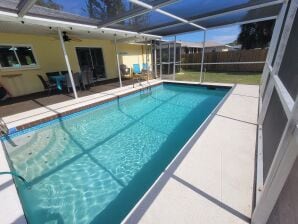 Holiday house Luxury Living - Pool Home with Hot Tub near Beach - Englewood - image1