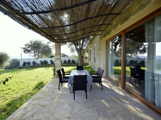 Überdachte schattige Terrasse