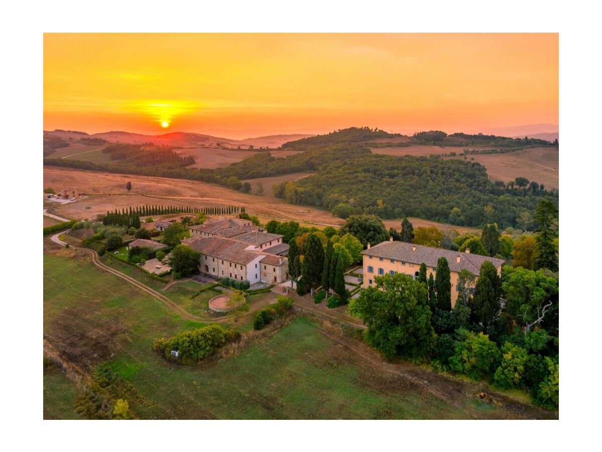 Blick auf das Borgo beim Sonnenaufgang