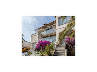 Villa Roses  44