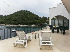 Appartement Apartments Posta - One-Bedroom Apartment with Terrace and Sea View (4 Adults) - Apartman 4 - Saplunara - image1