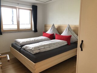 Schlafzimmer 1 mit Doppelbett