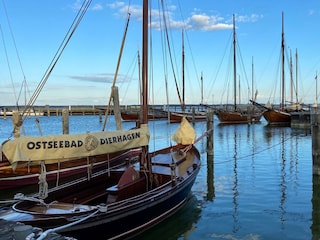 In unmittelbarer Nähe - der Hafen von Dierhagen