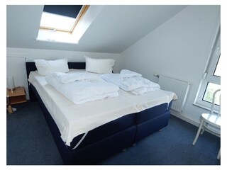 Schlafzimmer DG