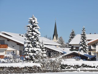 Blick auf Oberstdorf im Schnee