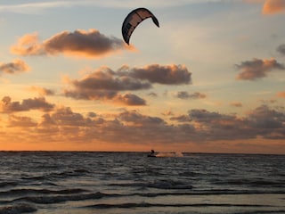 Kiten auf dem Meer