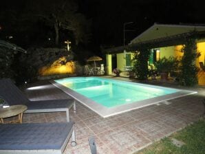 Bungaló Lujoso Bungalow en Maratea con Piscina - Playa a Mare - image1