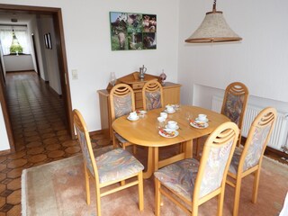 Esszimmer mit direktem Zugang zur Terrasse