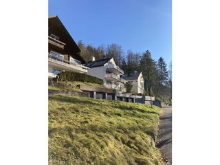 Das Haus ist das letzte vor dem Waldrand