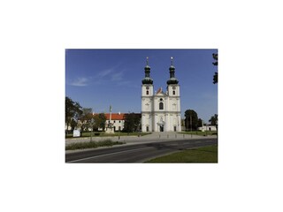 Basilika Frauenkirchen  - Wahlfahrtskirche - Pilge