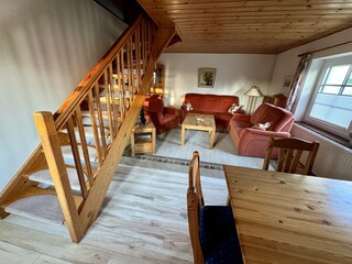 Die Treppe führt zum 2. Schlafzimmer mit Gartenblick