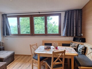 Essecke mit Blick ins Grüne