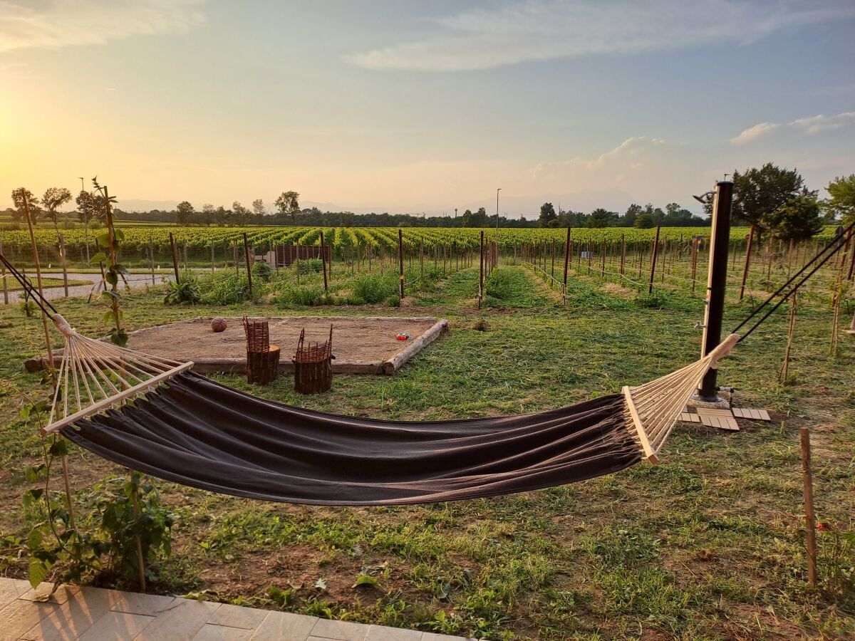 riesiger Garten zur Ferienwohnung inmitten im Grünen