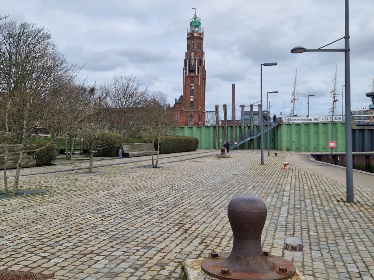 Der Leuchtturm direkt an der Schleuse