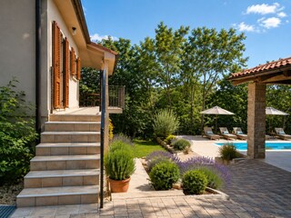 Entry to the Poolarea