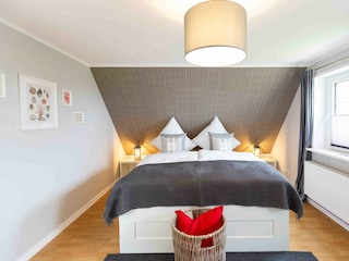 2. Schlafzimmer (OG)
