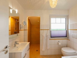 1. Badezimmer (EG)
