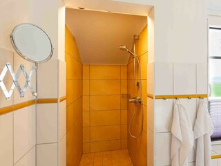 1. Badezimmer (EG)