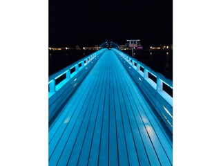 Seebrücke bei Nacht