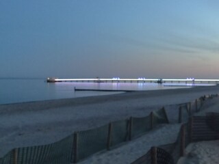 Seebrücke bei Nacht