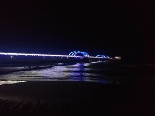 Seebrücke bei Nacht