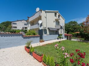Apartment Petricija with Garden