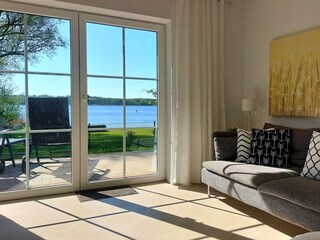 selbst vom Sofa aus kannst du auf den See blicken