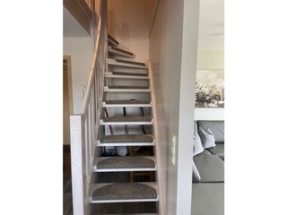 Treppe zum Dachgeschoss und Notbett