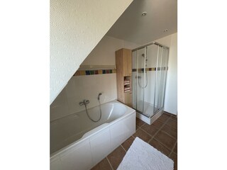 Vollbad (Dusche und Badewanne)