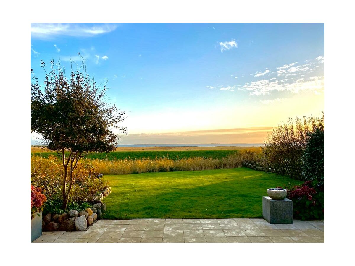 Blick Terrasse Wattenmeer auf den Garten und Watt