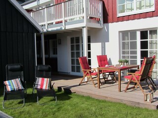 Terrasse mit Gartenmöbel