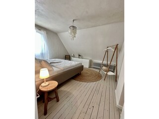 Blick vom Flur ins Schlafzimmer