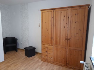 Kleiderschrank Einzelzimmer Nr.1 / 1 OG.