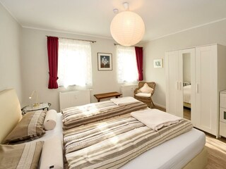 Schlafzimmer/ Boxspringbett m. Überlänge