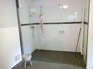 Charly Flurweg 12 UG Dusche