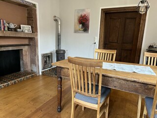 Esszimmer mit Kanonofen