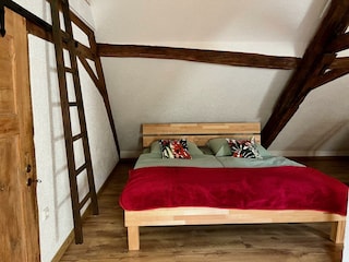 Schlafzimmer Doppelbett Speicher