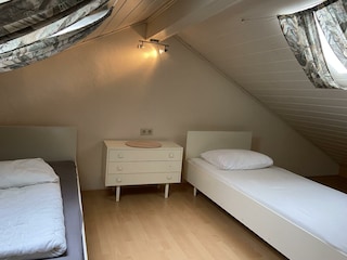 Dorfsicht - Spitzdach mit Schlafgelegenheit