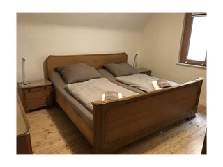 Schlafzimmer 2 mit Blick zum Wald (Nordseite)