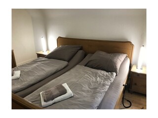 Schlafzimmer 2 mit Blick zum Wald (Nordseite)