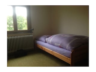 Schlafzimmer 03, mit Blick zum Garten/Fluss